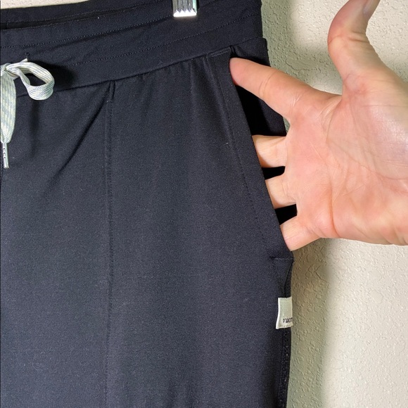 VUORI Women Medium Black Halo Essential Wideleg Track Pants Drawcord Waist - Picture 6 of 14